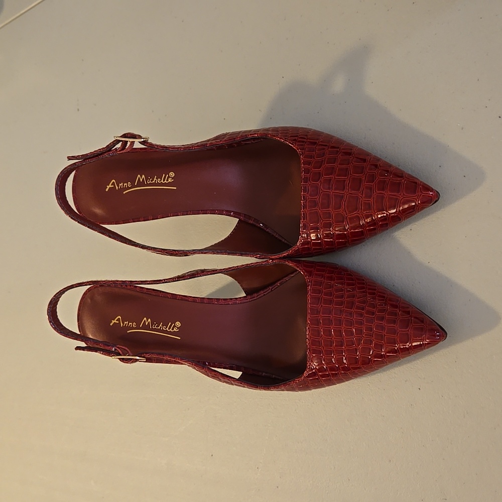 RED 3.5" PUMPS